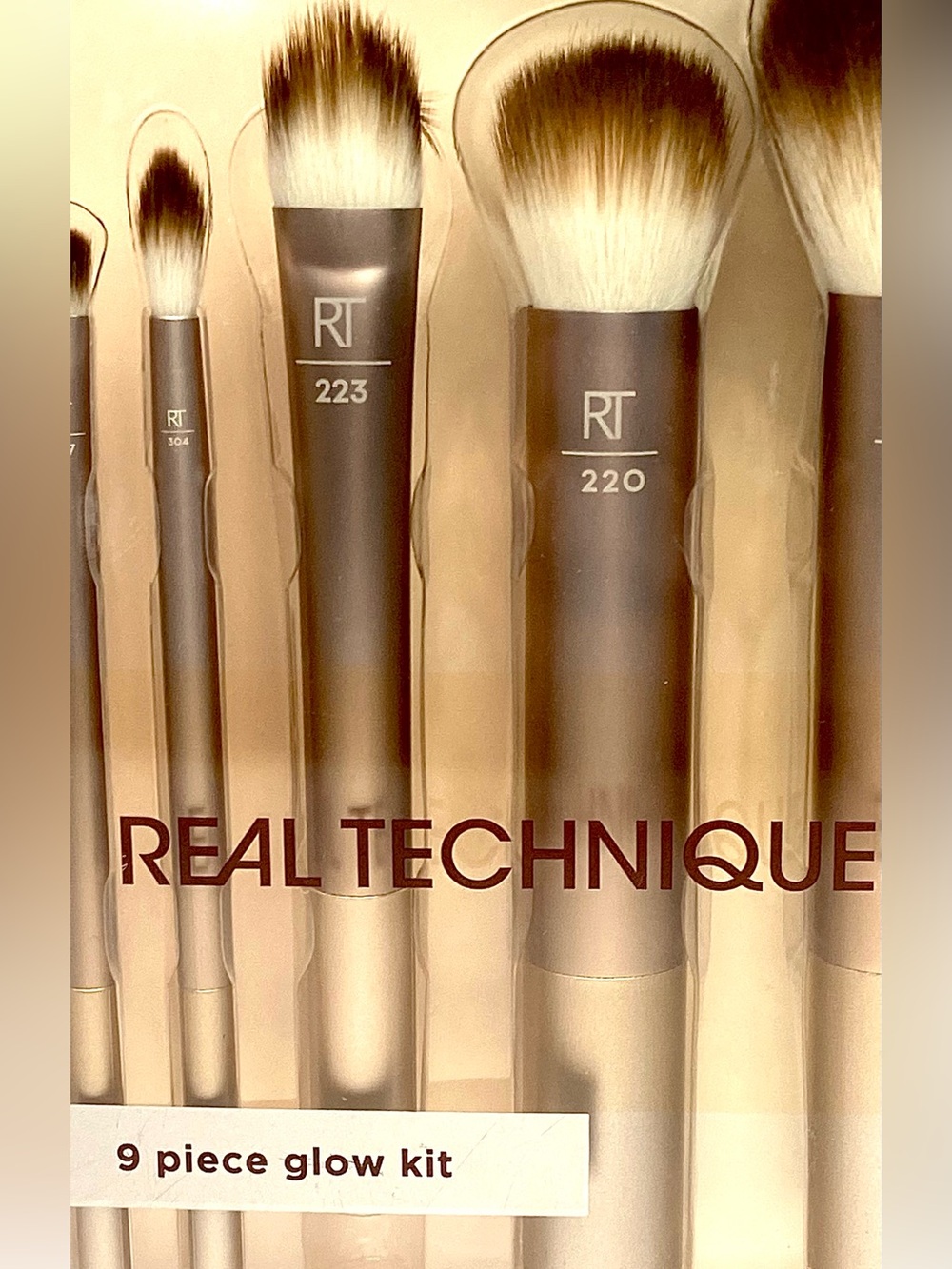 Real Techniques 9-Piece Glow Kit - Silver Handles with White-Tip Bristles - Picture 2 of 3